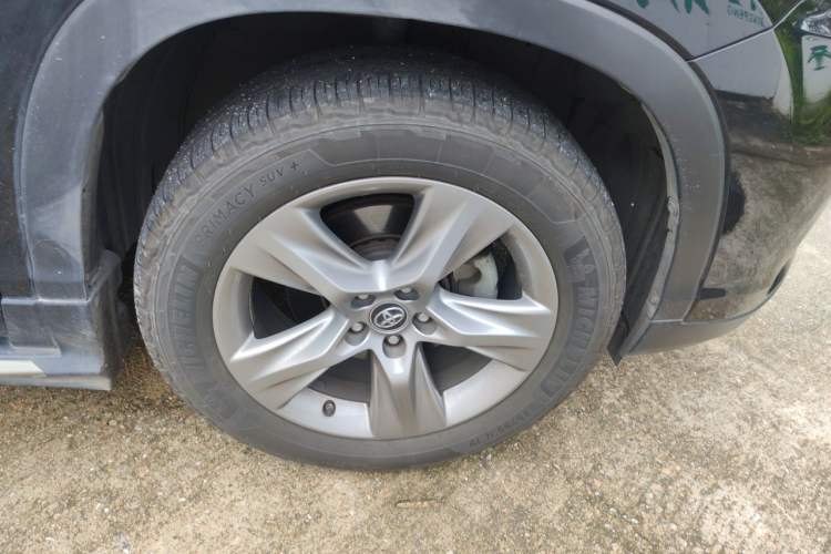 Used Toyota Highlander 2018 2.0T Four-Wheel Drive Ultimate Edition 7-Seater Emission Standard China V Right Front Wheel Hub