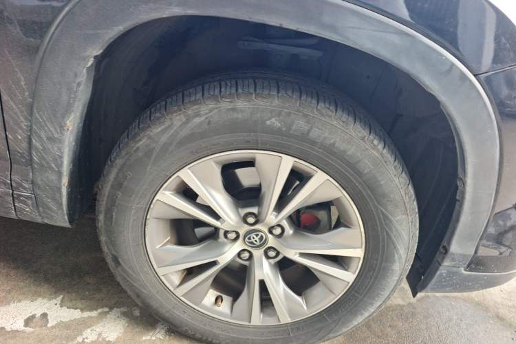 Used Toyota Highlander 2018 2.0T Two-Wheel Drive Elite Edition 7 Seats Emission Standard China V Right Front Wheel Hub