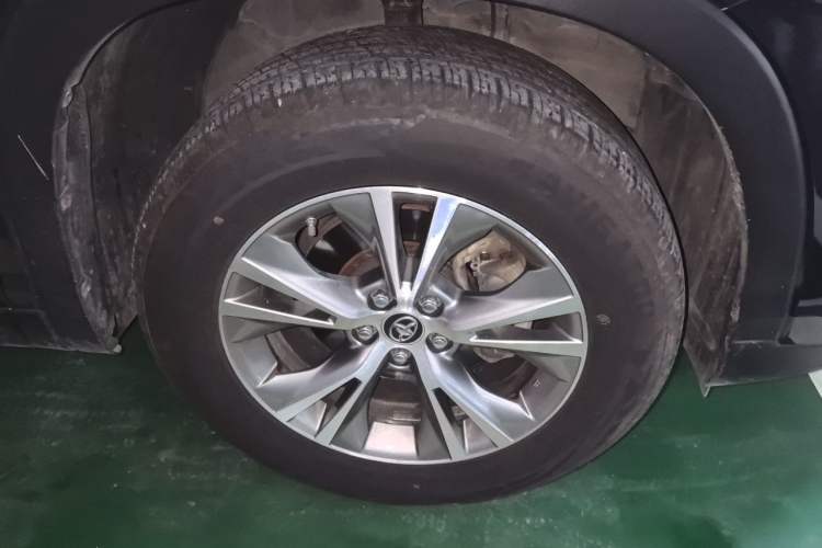 Used Toyota Highlander 2018 2.0T Two-Wheel Drive Elite Version 5 Seats China VI Standard Right Front Wheel Hub