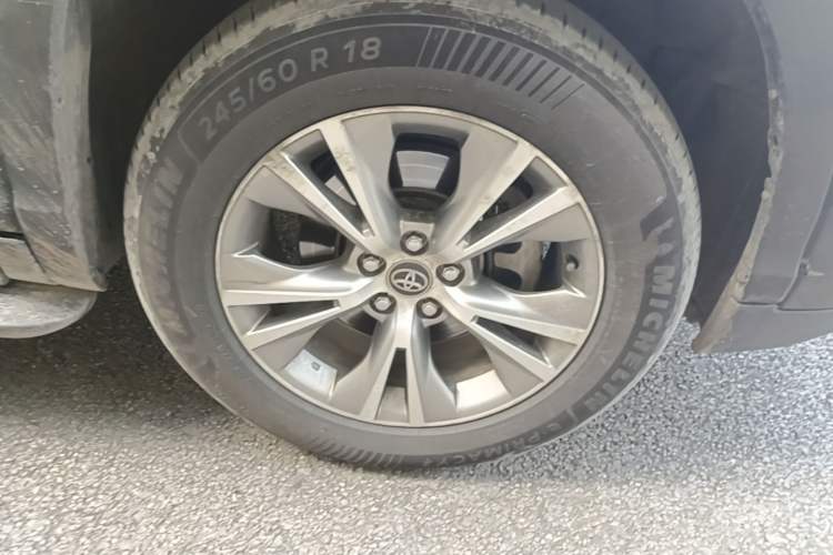 Used Toyota Highlander 2018 2.0T Four-Wheel Drive Elite Edition 7 Seats China V Standard Right Front Wheel Hub