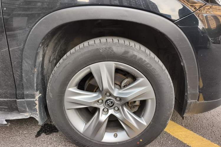 Used Toyota Highlander 2018 2.0T Four-Wheel Drive Prestige Version 7 Seats China VI Standard Right Front Wheel Hub