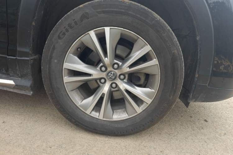 Used Toyota Highlander 2018 2.0T Two-Wheel Drive Elite Edition 5 Seats Emission Standard China V Right Front Wheel Hub