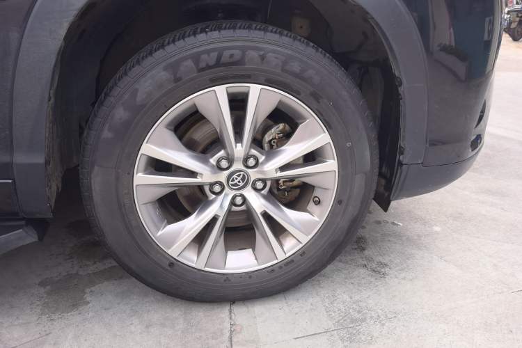 Used Toyota Highlander 2018 2.0T Four-Wheel Drive Elite Edition 7 Seats China VI Standard Right Front Wheel Hub