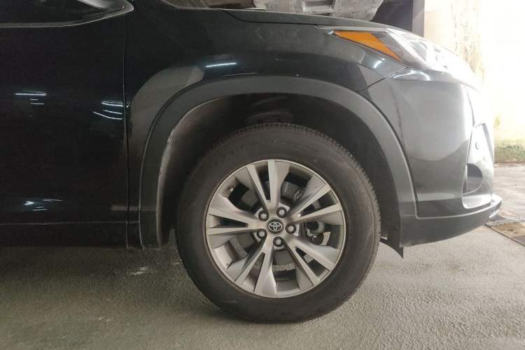 Used Toyota Highlander 2018 2.0T Four-Wheel Drive Elite Edition 7 Seats China V Standard Right Front Wheel Hub