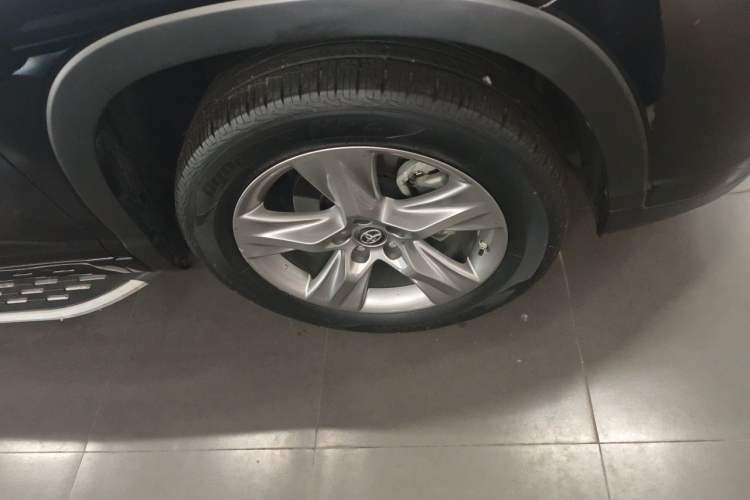 Used Toyota Highlander 2018 2.0T Four-Wheel Drive Supreme Edition 7-Seater China VI Right Front Wheel Hub