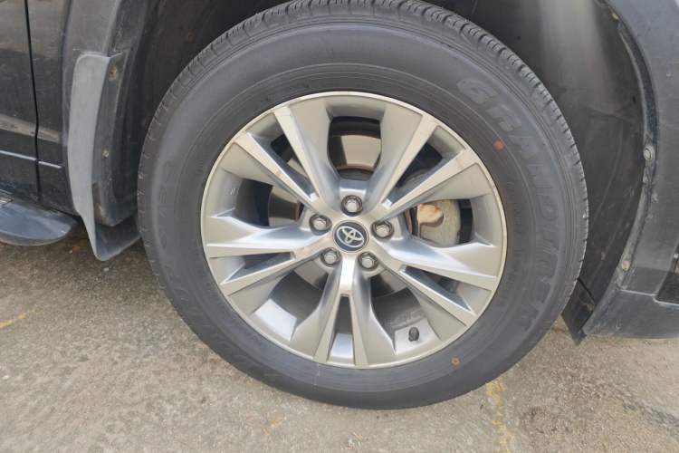 Used Toyota Highlander 2018 2.0T Four-Wheel Drive Elite Edition 7 Seats China V Standard Right Front Wheel Hub