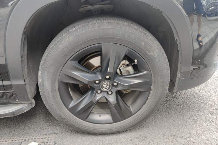 Used Toyota Highlander 2018 2.0T Four-Wheel Drive Knight Edition 7 Seats China VI Standard Right Front Wheel Hub