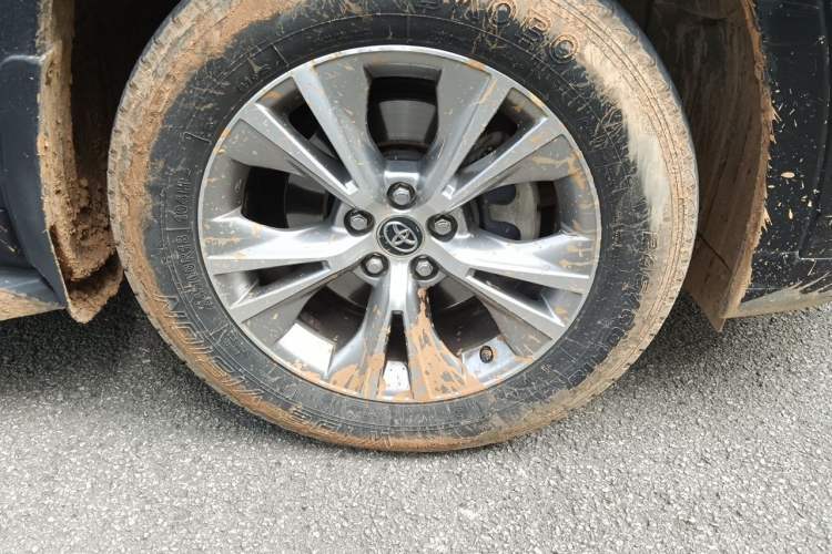 Used Toyota Highlander 2018 2.0T Four-Wheel Drive Elite Edition 7 Seats China VI Standard Right Front Wheel Hub