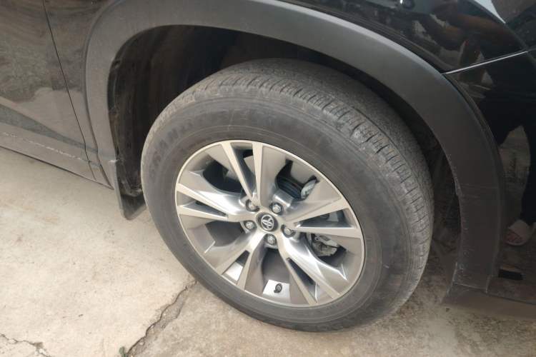 Used Toyota Highlander 2018 2.0T Two-Wheel Drive Elite Version 5 Seats China VI Standard Right Front Wheel Hub