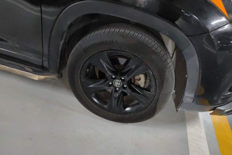 Used Toyota Highlander 2018 2.0T Four-Wheel Drive Knight Edition 7 Seats China VI Standard Right Front Wheel Hub