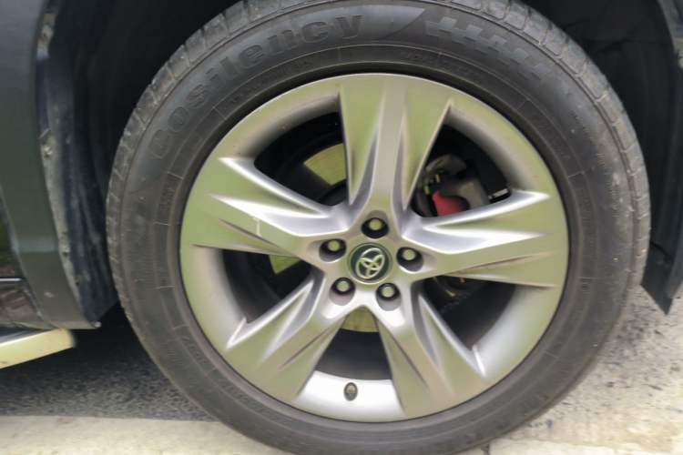 Used Toyota Highlander 2018 2.0T Four-Wheel Drive Luxury Version 7 Seats China VI Standard Right Front Wheel Hub