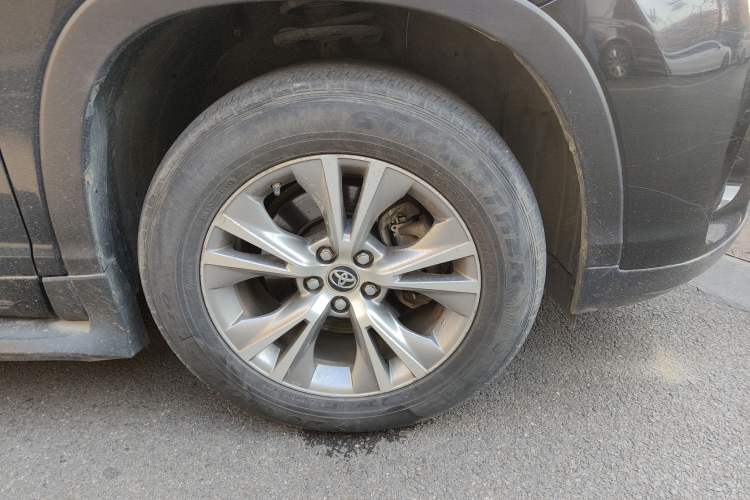 Used Toyota Highlander 2018 2.0T Four-Wheel Drive Elite Edition 7 Seats China V Standard Right Front Wheel Hub