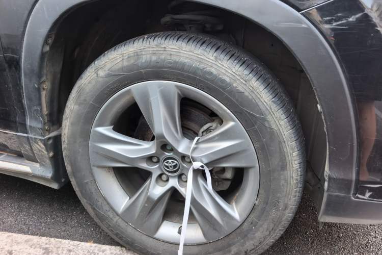 Used Toyota Highlander 2018 2.0T Four-Wheel Drive Luxury Edition 7 Seats China V Emission Standard Right Front Wheel Hub