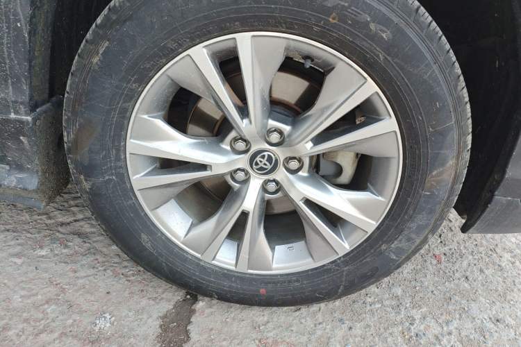 Used Toyota Highlander 2018 2.0T Four-Wheel Drive Elite Edition 7 Seats China V Standard Right Front Wheel Hub