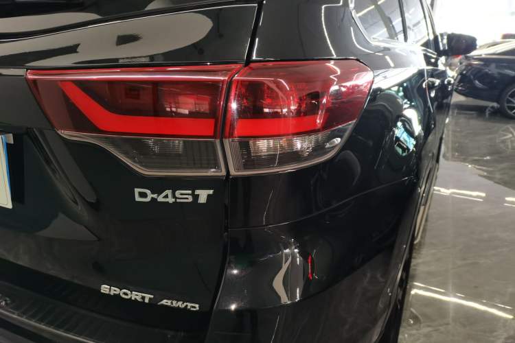 Used Toyota Highlander 2018 2.0T Four-Wheel Drive Knight Edition 7 Seats China VI Standard Right Rear Taillight