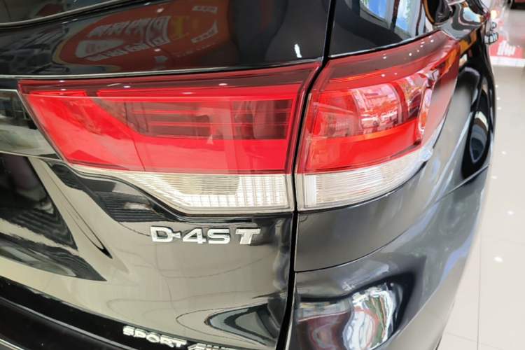 Used Toyota Highlander 2018 2.0T Four-Wheel Drive Luxury Edition 7 Seats China V Emission Standard Right Rear Taillight