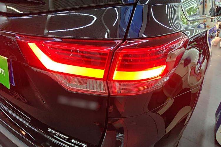 Used Toyota Highlander 2018 2.0T Four-Wheel Drive Luxury Version 7 Seats China VI Standard Right Rear Taillight