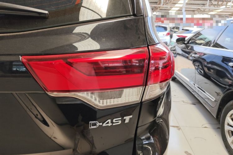 Used Toyota Highlander 2018 2.0T Four-Wheel Drive Luxury Edition 7 Seats China V Emission Standard Right Rear Taillight