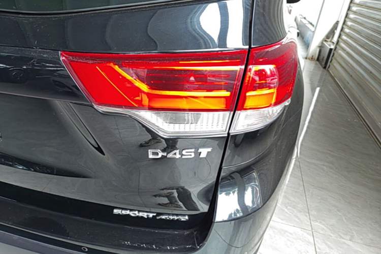 Used Toyota Highlander 2018 2.0T Four-Wheel Drive Prestige Version 7 Seats China VI Standard Right Rear Taillight