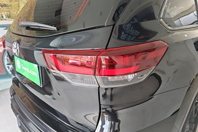 Used Toyota Highlander 2018 2.0T Four-Wheel Drive Knight Edition 7 Seats China VI Standard Right Rear Taillight