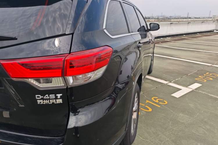 Used Toyota Highlander 2018 2.0T Two-Wheel Drive Elite Version 5 Seats China VI Standard Right Rear Taillight