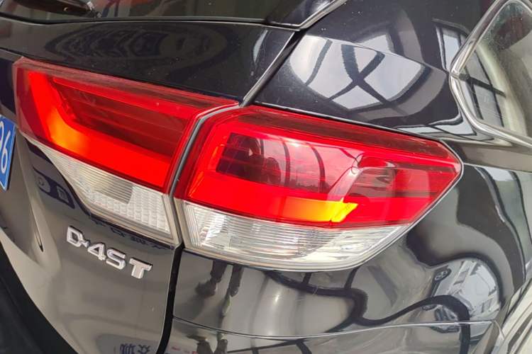 Used Toyota Highlander 2018 2.0T Two-Wheel Drive Elite Version 5 Seats China VI Standard Right Rear Taillight