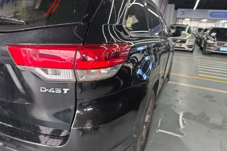 Used Toyota Highlander 2018 2.0T Two-Wheel Drive Elite Edition 5 Seats Emission Standard China V Right Rear Taillight