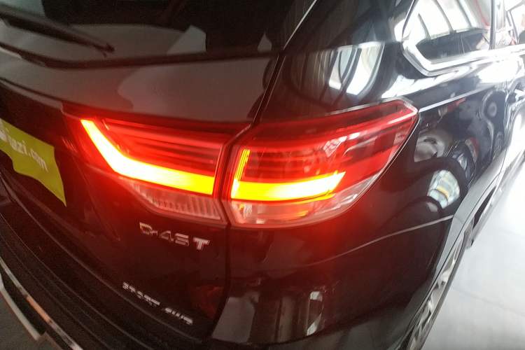 Used Toyota Highlander 2018 2.0T Four-Wheel Drive Luxury Edition 7 Seats China V Emission Standard Right Rear Taillight
