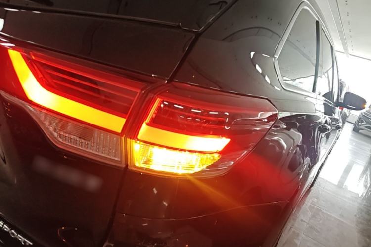 Used Toyota Highlander 2018 2.0T Four-Wheel Drive Prestige Version 7 Seats China VI Standard Right Rear Taillight