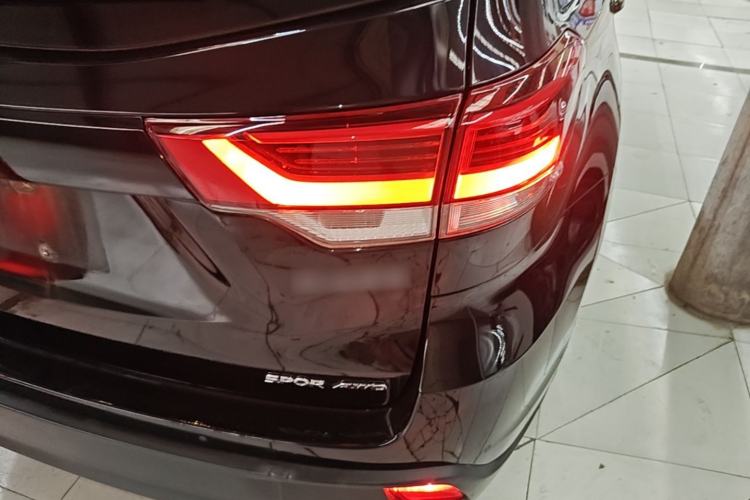 Used Toyota Highlander 2018 2.0T Four-Wheel Drive Luxury Version 7 Seats China VI Standard Right Rear Taillight