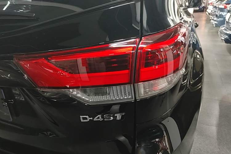 Used Toyota Highlander 2018 2.0T Four-Wheel Drive Luxury Edition 7 Seats China V Emission Standard Right Rear Taillight