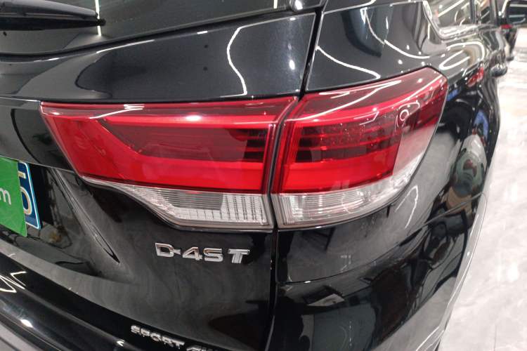Used Toyota Highlander 2018 2.0T Four-Wheel Drive Luxury Version 7 Seats China VI Standard Right Rear Taillight