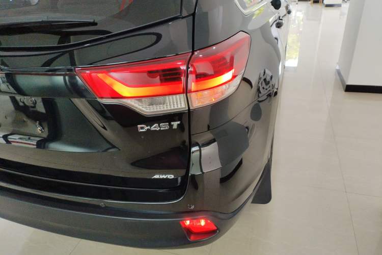 Used Toyota Highlander 2018 2.0T Four-Wheel Drive Elite Edition 7 Seats China V Standard Right Rear Taillight