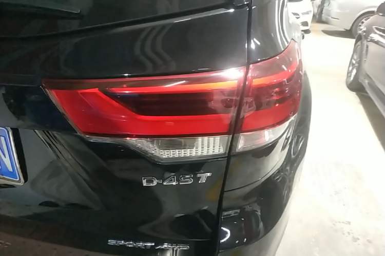 Used Toyota Highlander 2018 2.0T Four-Wheel Drive Prestige Version 7 Seats China VI Standard Right Rear Taillight