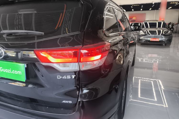 Used Toyota Highlander 2018 2.0T Four-Wheel Drive Elite Edition 7 Seats China VI Standard Right Rear Taillight