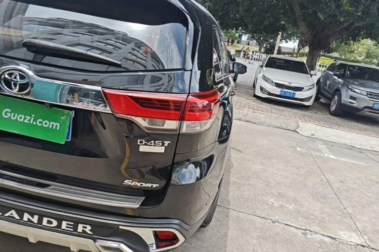 Used Toyota Highlander 2018 2.0T Two-Wheel Drive Elite Edition 5 Seats Emission Standard China V Right Rear Taillight
