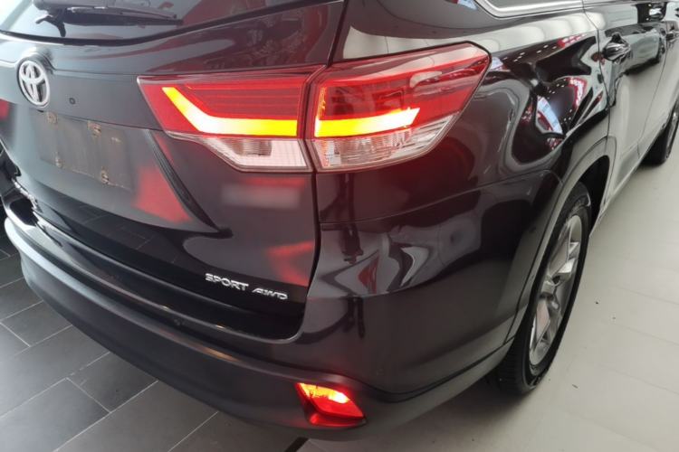 Used Toyota Highlander 2018 2.0T Four-Wheel Drive Prestige Version 7 Seats China VI Standard Right Rear Taillight