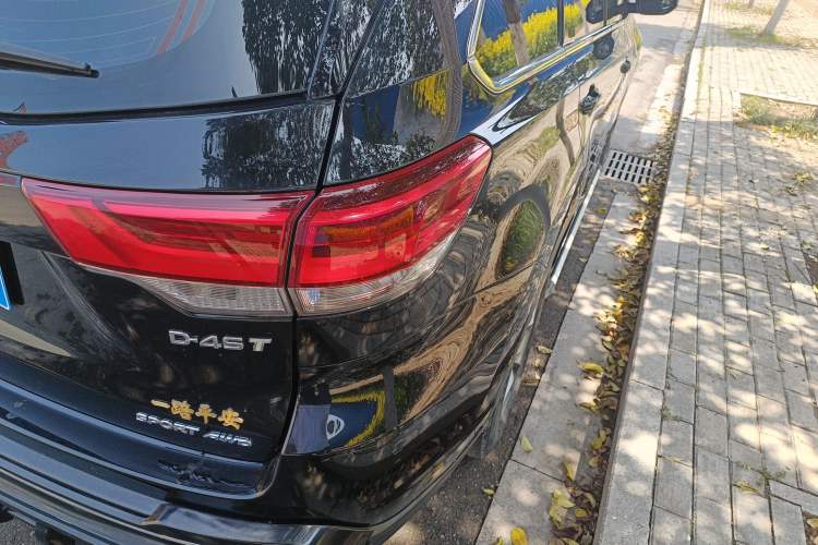 Used Toyota Highlander 2018 2.0T Four-Wheel Drive Luxury Edition 7 Seats China V Emission Standard Right Rear Taillight