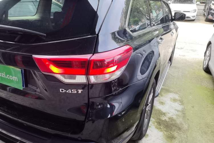 Used Toyota Highlander 2018 2.0T Two-Wheel Drive Elite Edition 7 Seats China VI Standard Right Rear Taillight