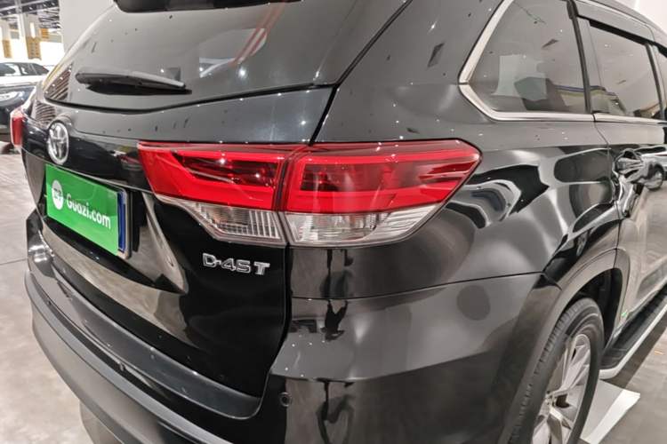 Used Toyota Highlander 2018 2.0T Two-Wheel Drive Elite Version 5 Seats China VI Standard Right Rear Taillight