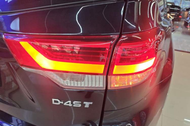 Used Toyota Highlander 2018 2.0T Four-Wheel Drive Luxury Version 7 Seats China VI Standard Right Rear Taillight