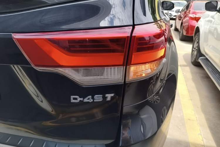 Used Toyota Highlander 2018 2.0T Two-Wheel Drive Elite Version 5 Seats China VI Standard Right Rear Taillight
