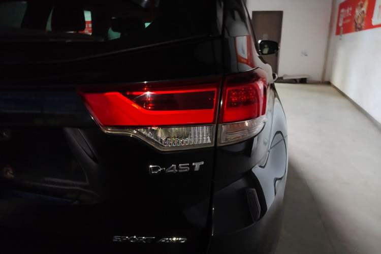 Used Toyota Highlander 2018 2.0T Four-Wheel Drive Prestige Version 7 Seats China VI Standard Right Rear Taillight