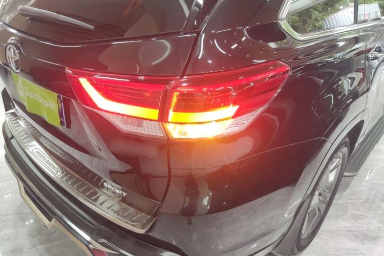 Used Toyota Highlander 2018 2.0T Four-Wheel Drive Luxury Edition 7 Seats China V Emission Standard Right Rear Taillight