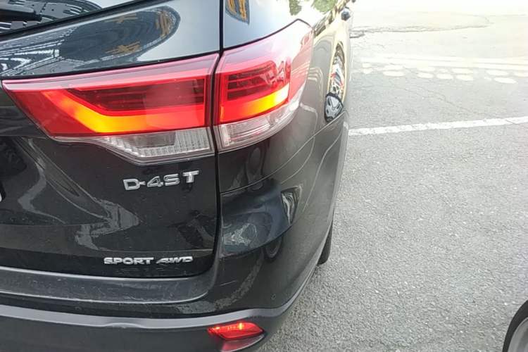 Used Toyota Highlander 2018 2.0T Four-Wheel Drive Prestige Version 7 Seats China VI Standard Right Rear Taillight