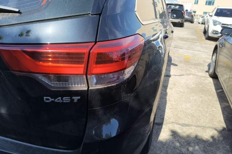 Used Toyota Highlander 2018 2.0T Two-Wheel Drive Elite Version 5 Seats China VI Standard Right Rear Taillight