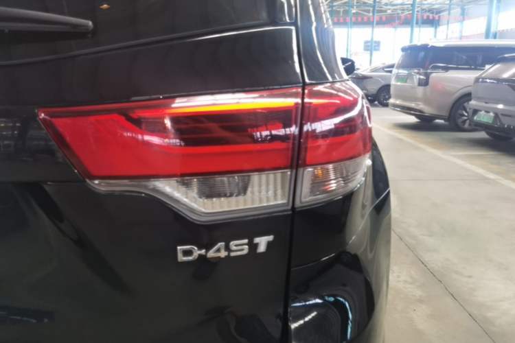 Used Toyota Highlander 2018 2.0T Four-Wheel Drive Luxury Version 7 Seats China VI Standard Right Rear Taillight