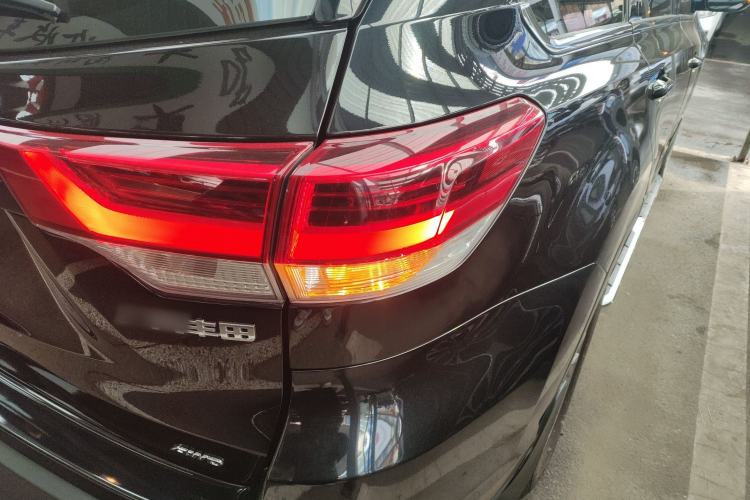 Used Toyota Highlander 2018 2.0T Four-Wheel Drive Elite Edition 7 Seats China VI Standard Right Rear Taillight