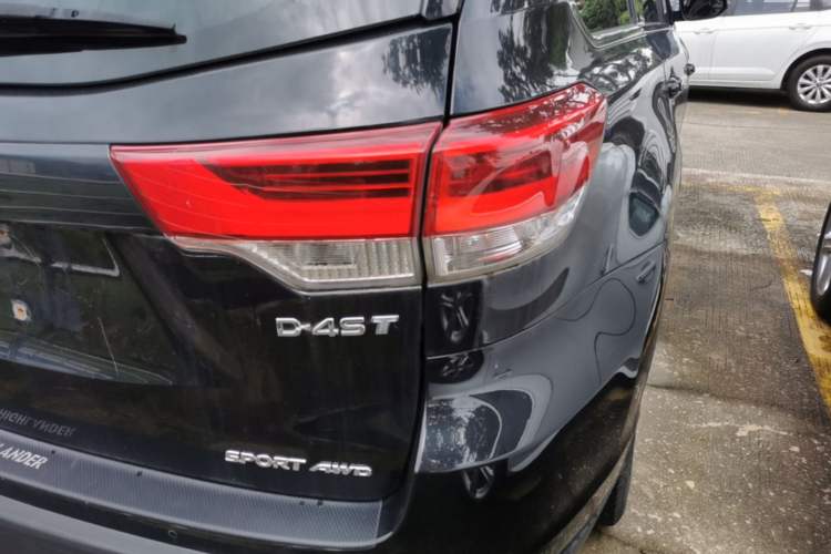Used Toyota Highlander 2018 2.0T Four-Wheel Drive Prestige Version 7 Seats China V Emission Standard Right Rear Taillight