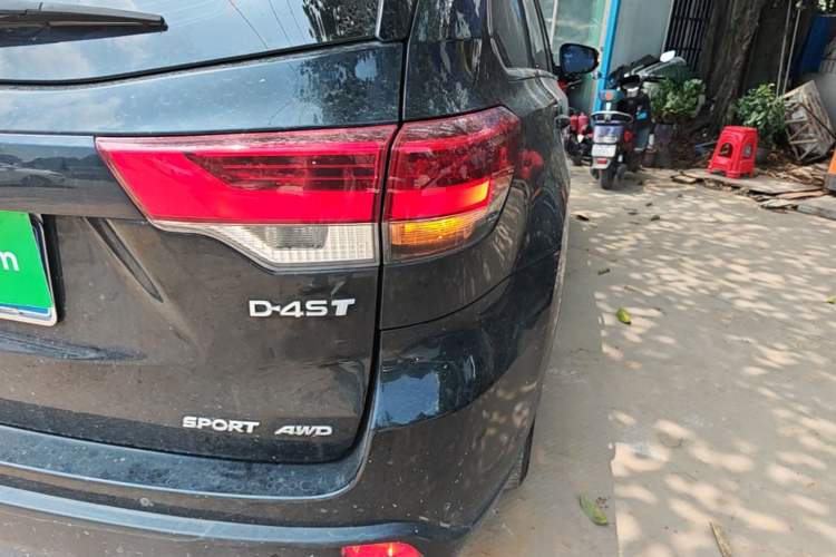 Used Toyota Highlander 2018 2.0T Four-Wheel Drive Luxury Version 7 Seats China VI Standard Right Rear Taillight